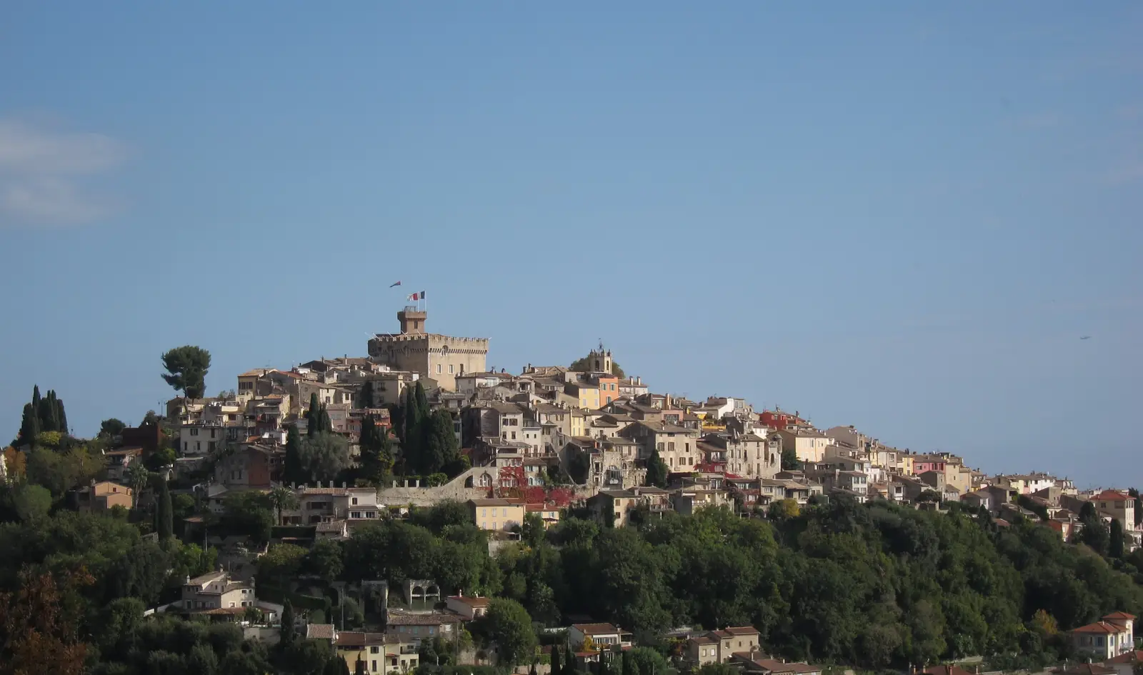 Château Grimaldi dominant les ruelles médiévales du Haut-de-Cagnes